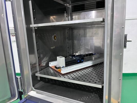Camera climatica a temperatura e umidità costante Liyi con intervallo da -70°C a +150°C, umidità dal 20% al 98%, controller touchscreen